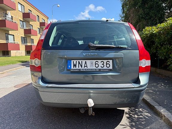 Volvo V50 4 of 17