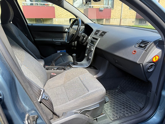 Volvo V50 7 of 17