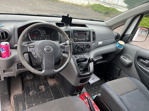 Nissan NV200 10 of 12