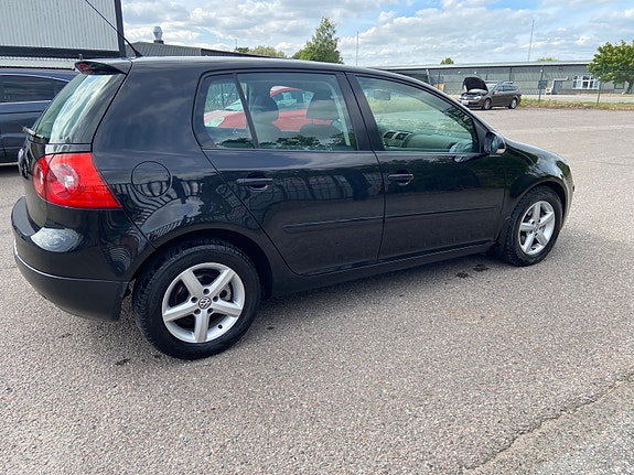 Volkswagen Golf V 3 of 9
