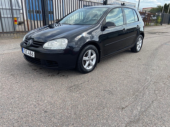 Volkswagen Golf V 2 of 9