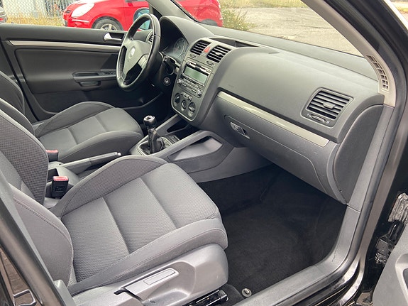 Volkswagen Golf V 8 of 9