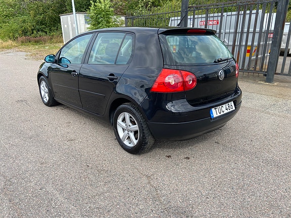 Volkswagen Golf V 5 of 9
