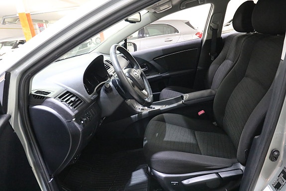 Toyota Avensis 7 of 18