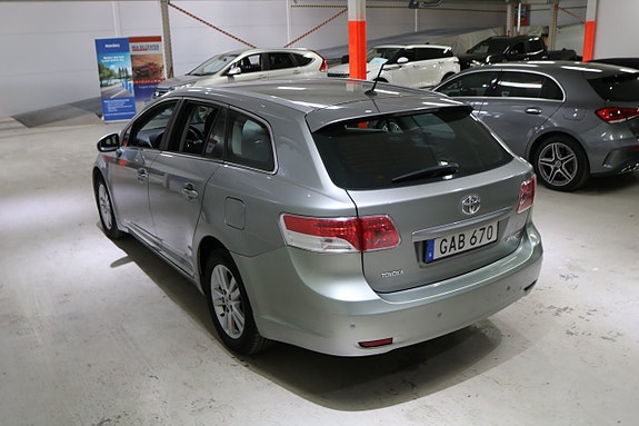 Toyota Avensis 6 of 18
