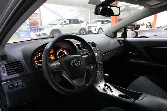 Toyota Avensis 8 of 18
