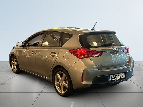 Toyota Auris 5 of 18