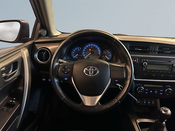 Toyota Auris 9 of 18