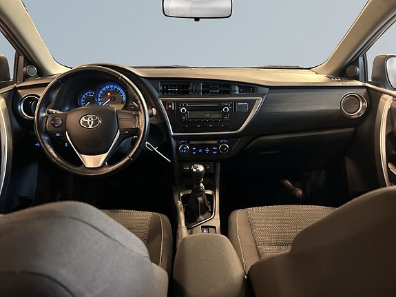 Toyota Auris 8 of 18