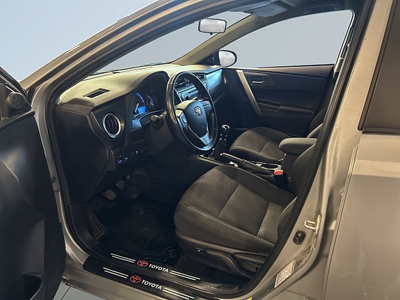 Toyota Auris 7 of 18