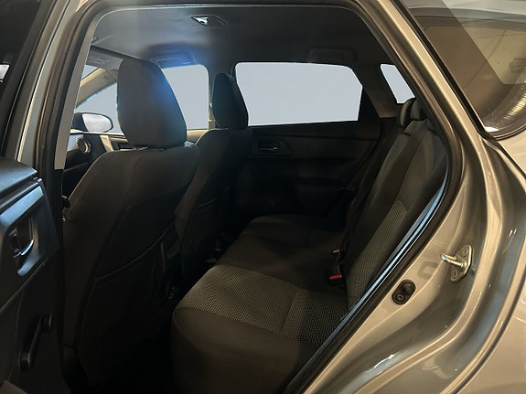 Toyota Auris 13 of 18