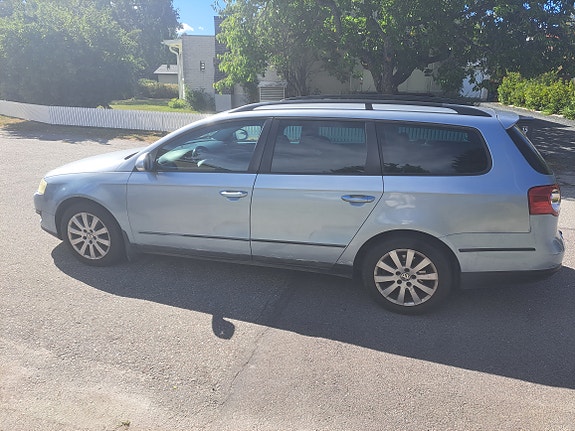 Volkswagen Passat 2 of 8