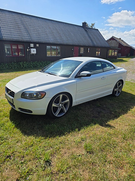 Volvo C70 3 of 7