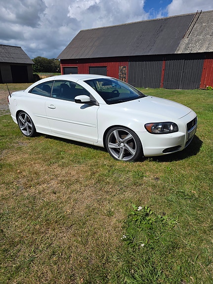 Volvo C70 2 of 7