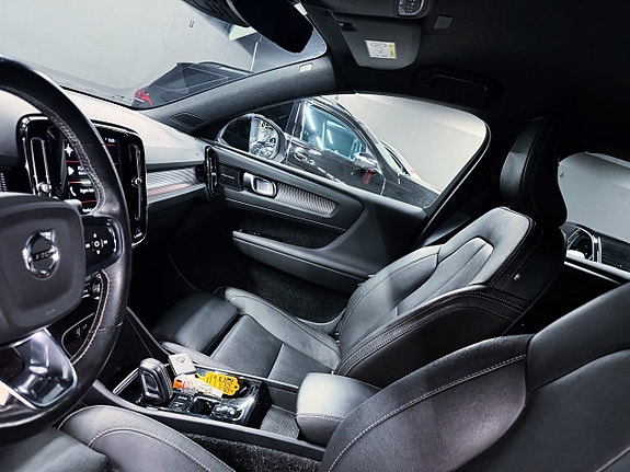 Volvo XC40 4 of 27