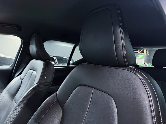 Volvo XC40 8 of 27