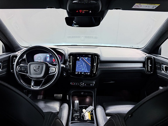 Volvo XC40 3 of 30