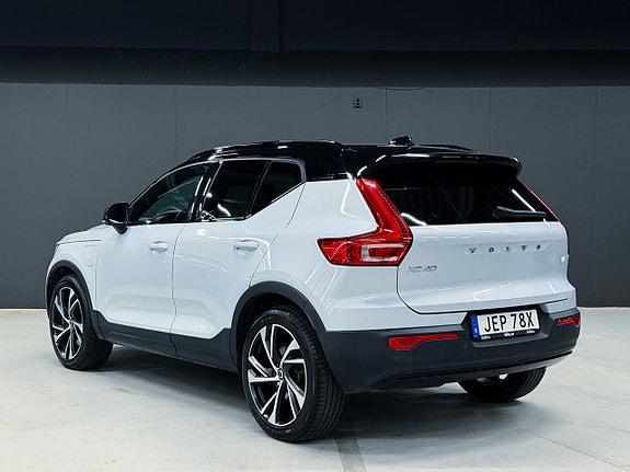 Volvo XC40 2 of 30