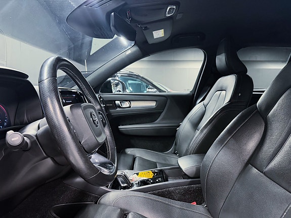 Volvo XC40 5 of 30
