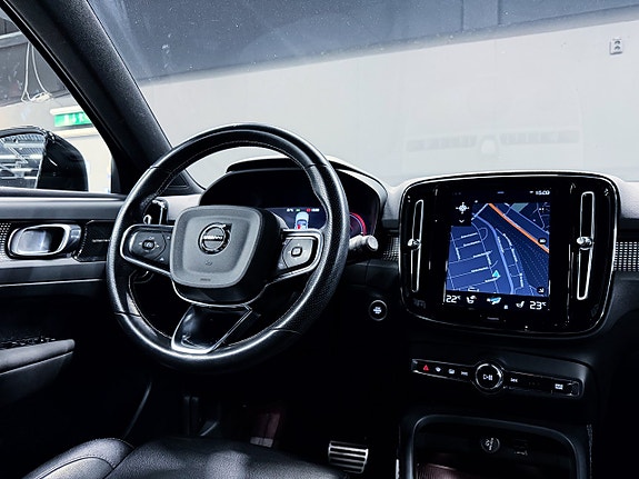 Volvo XC40 13 of 30