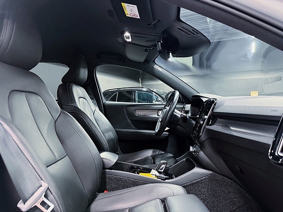 Volvo XC40 13 of 27
