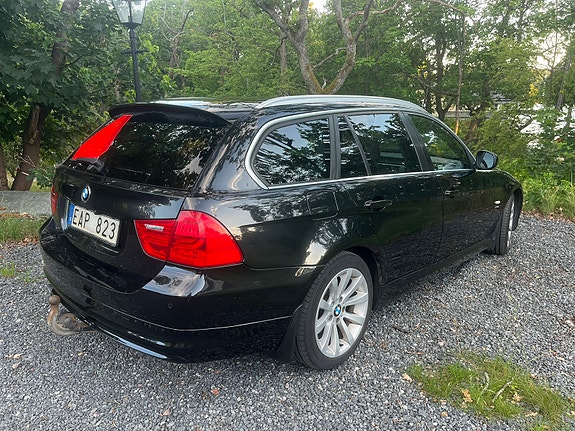 BMW 320d 3 of 4