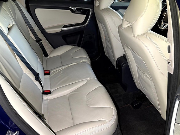 Volvo XC60 13 of 14