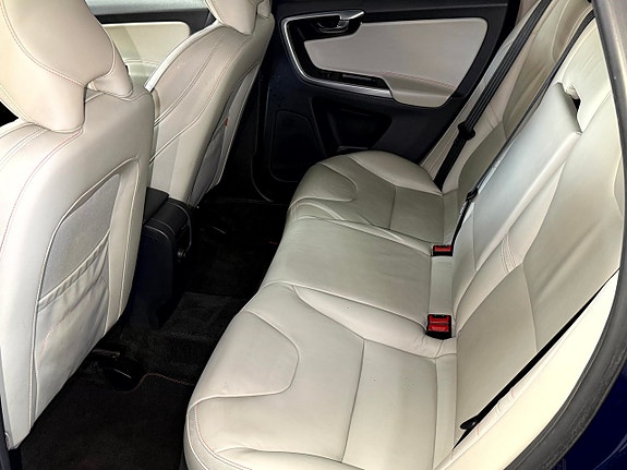 Volvo XC60 12 of 14