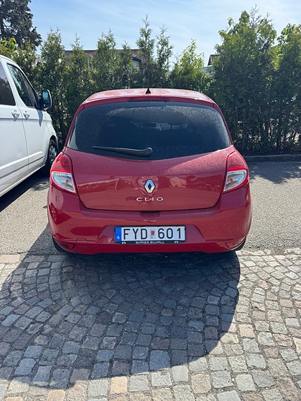 Renault Clio 2 of 9