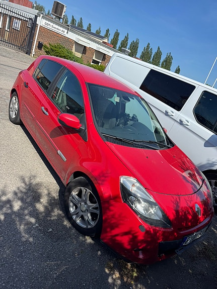 Renault Clio 9 of 9