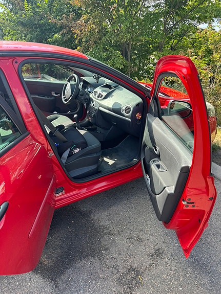 Renault Clio 7 of 9