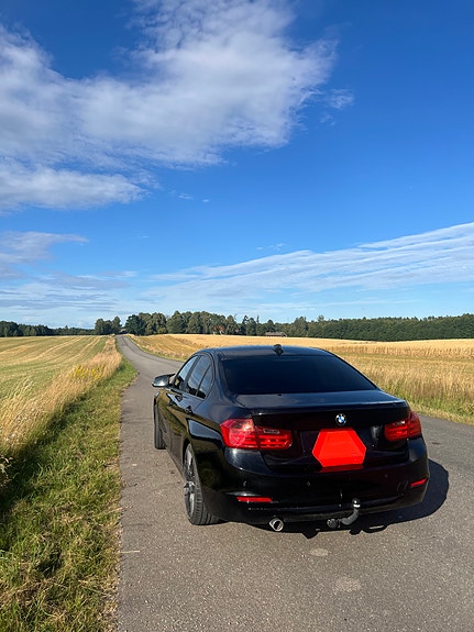 BMW 320d 4 of 5