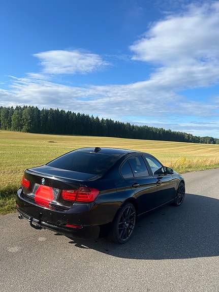 BMW 320d 3 of 5