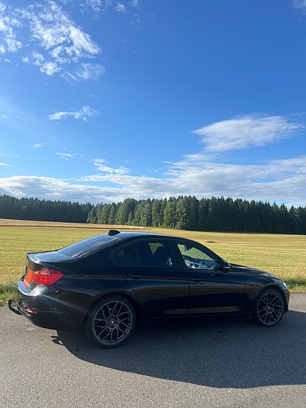 BMW 320d 2 of 5