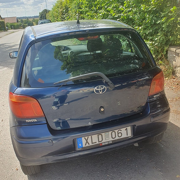 Toyota Yaris 3 of 6