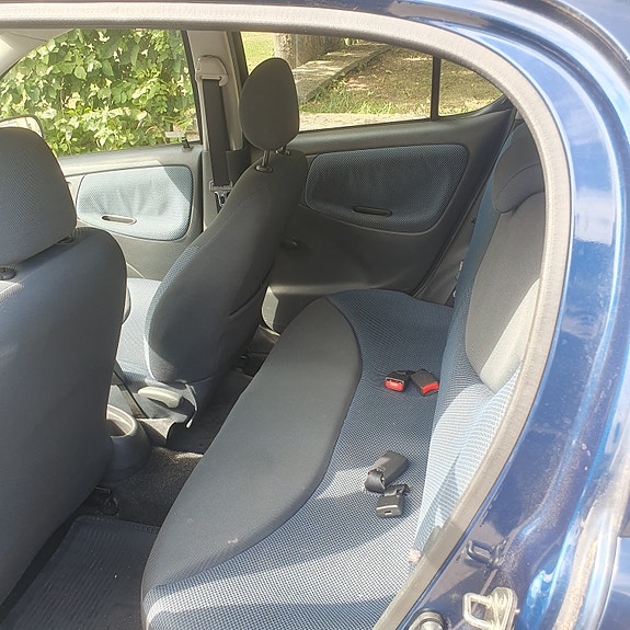 Toyota Yaris 5 of 6