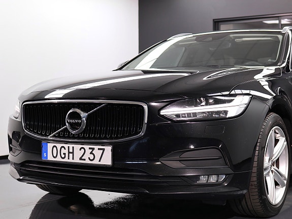 Volvo V90 2 of 25