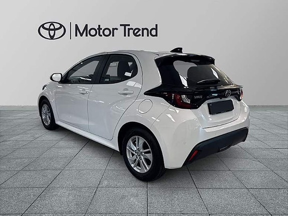 Toyota Yaris 2 of 14