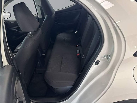 Toyota Yaris 8 of 14
