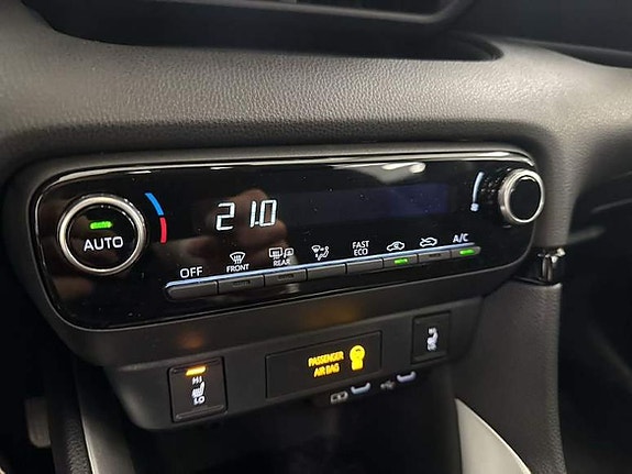 Toyota Yaris 12 of 14