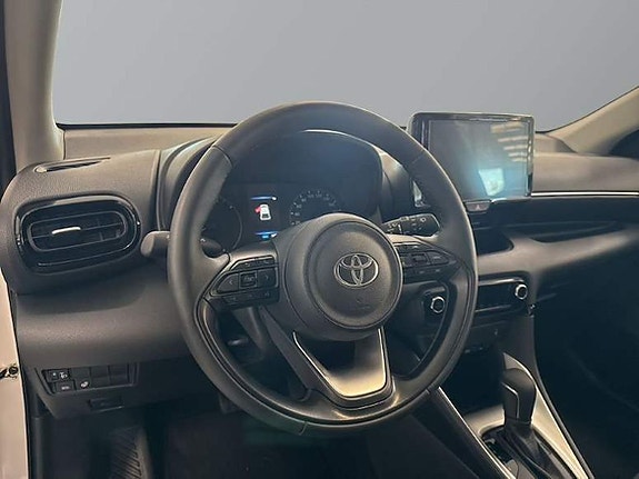 Toyota Yaris 7 of 14