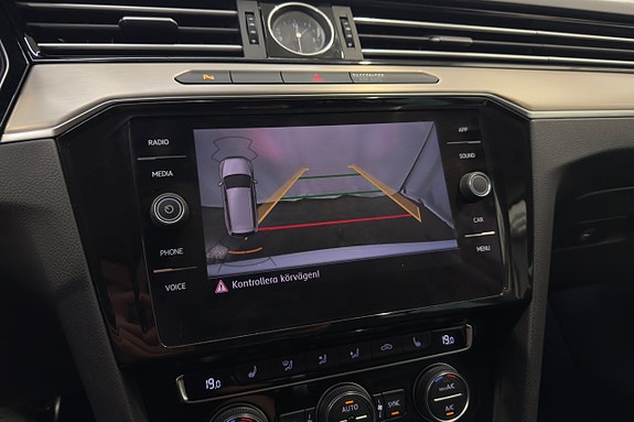 Volkswagen Passat Alltrack 16 of 24
