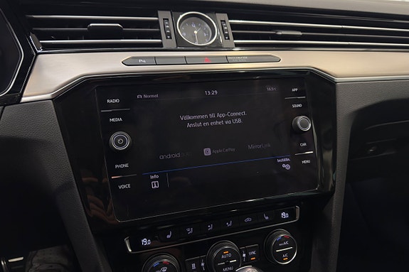 Volkswagen Passat Alltrack 15 of 24