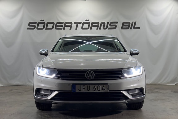 Volkswagen Passat Alltrack 4 of 24