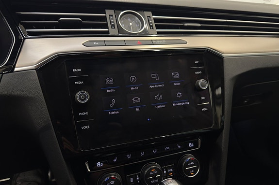 Volkswagen Passat Alltrack 14 of 24