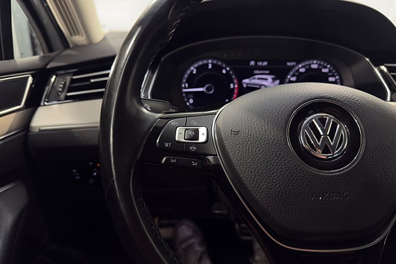 Volkswagen Passat Alltrack 10 of 24