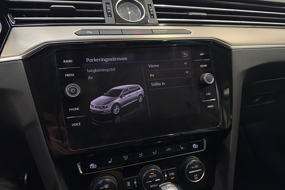 Volkswagen Passat Alltrack 17 of 24