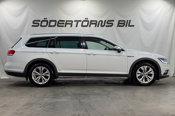 Volkswagen Passat Alltrack 5 of 24