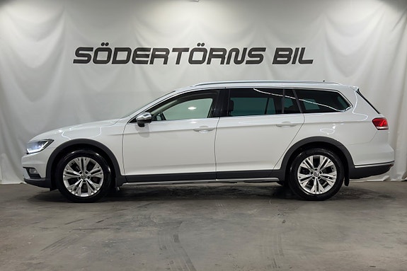 Volkswagen Passat Alltrack 3 of 24