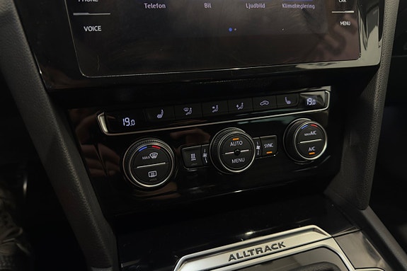Volkswagen Passat Alltrack 19 of 24